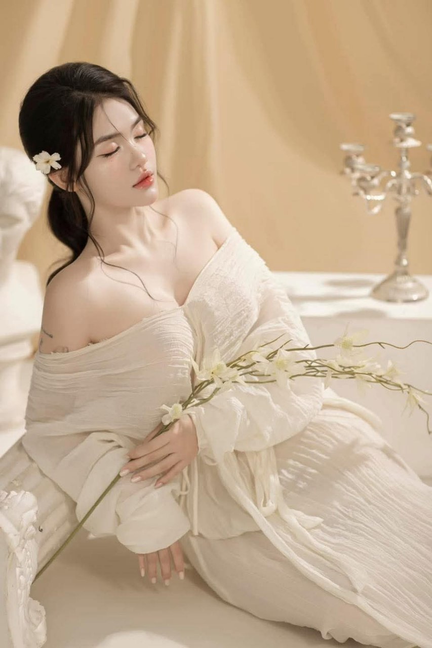 Cưới nhau mãi không mang thai, cô giáo bị cậu học trò cá biệt chịch đến có thai